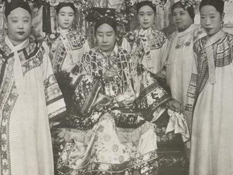 清朝皇帝的妃子都是层层挑选出来的 为何留下的照片都是丑的