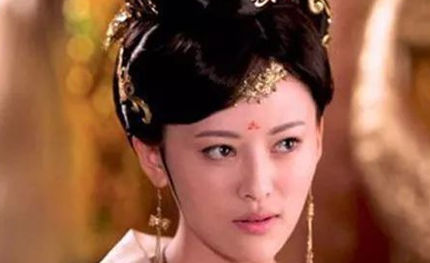 根据《新唐书公主传》记载，唐朝安乐公主有何传奇人生？